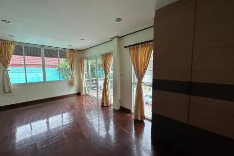 Casa de 3 dormitorios en Pattaya, Tailandia № 155586 - foto 16
