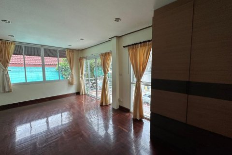 Casa de 3 dormitorios en Pattaya, Tailandia № 155586 - foto 5