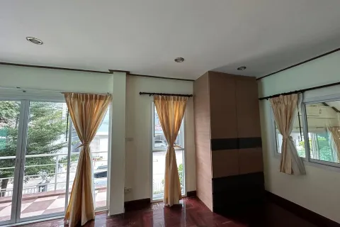 Casa de 3 dormitorios en Pattaya, Tailandia № 155586 - foto 17