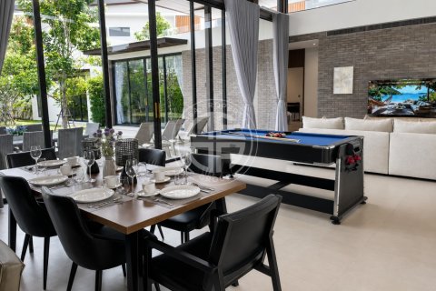 Villa in Phuket, Thailand 4 Schlafzimmer № 190698 - Foto 3