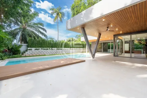 Chalet de 4 dormitorios en Phuket, Tailandia № 190697 - foto 20