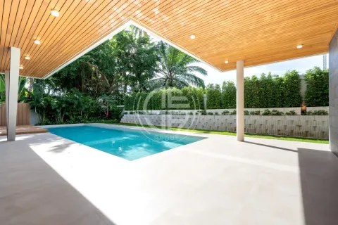 Chalet de 4 dormitorios en Phuket, Tailandia № 190697 - foto 21