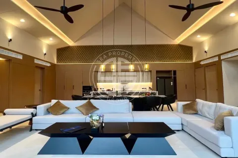 Chalet de 4 dormitorios en Bang Tao, Tailandia № 190703 - foto 3