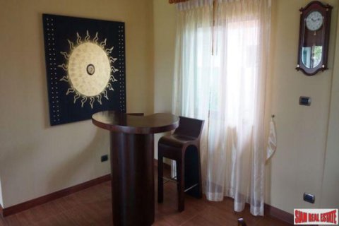 Chalet de 3 dormitorios en Pattaya, Tailandia № 202740 - foto 4