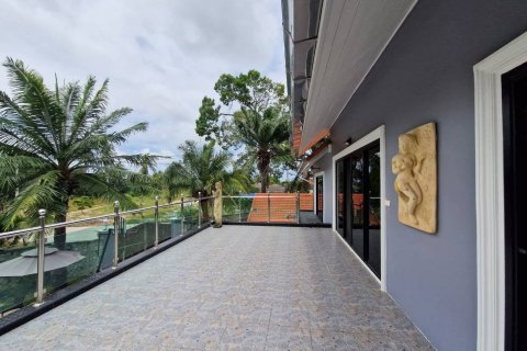 Chalet de 5 dormitorios en Pattaya, Tailandia № 233432 - foto 10