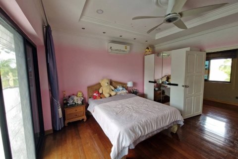 Chalet de 5 dormitorios en Pattaya, Tailandia № 233432 - foto 6