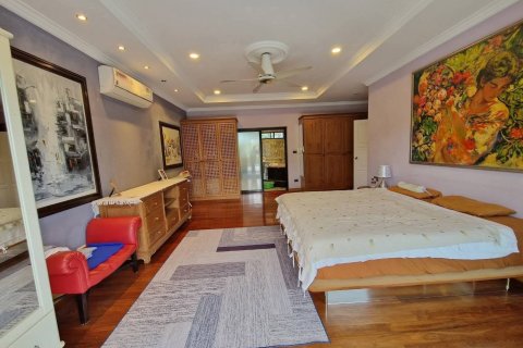 Chalet de 5 dormitorios en Pattaya, Tailandia № 233432 - foto 4