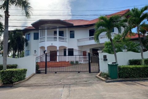 Chalet de 4 dormitorios en Pattaya, Tailandia № 209799