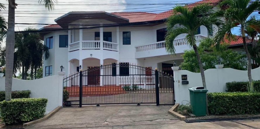 Chalet de 4 dormitorios en Pattaya, Tailandia № 209799