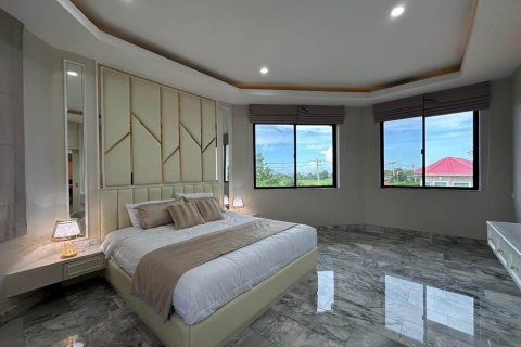 Chalet de 4 dormitorios en Pattaya, Tailandia № 209799 - foto 16