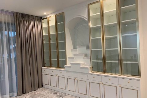 Chalet de 4 dormitorios en Pattaya, Tailandia № 209799 - foto 4