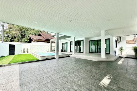 Casa de 3 dormitorios en Pattaya, Tailandia № 150995 - foto 8