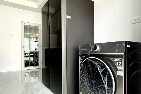 Casa de 3 dormitorios en Pattaya, Tailandia № 150995 - foto 15