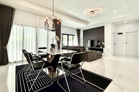 Casa de 3 dormitorios en Pattaya, Tailandia № 150995 - foto 9