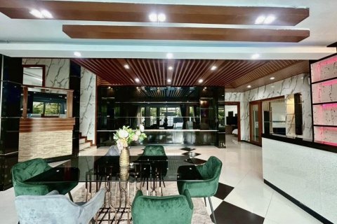 Casa de 4 dormitorios en Bang Lamung, Tailandia № 150994 - foto 17