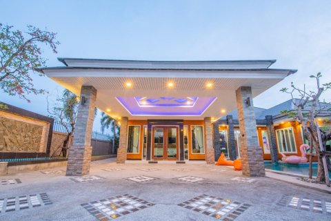 Casa de 4 dormitorios en Bang Lamung, Tailandia № 150994 - foto 5