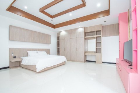 Casa de 4 dormitorios en Bang Lamung, Tailandia № 150994 - foto 10