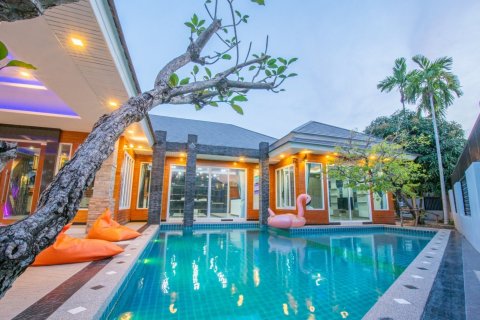 Casa de 4 dormitorios en Bang Lamung, Tailandia № 150994 - foto 4