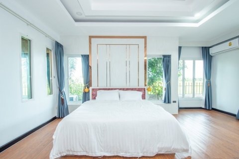 Casa de 4 dormitorios en Bang Lamung, Tailandia № 150994 - foto 6