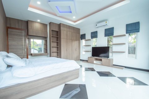 Casa de 4 dormitorios en Bang Lamung, Tailandia № 150994 - foto 8