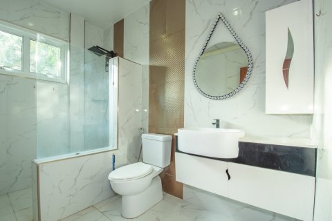 Casa de 4 dormitorios en Bang Lamung, Tailandia № 150994 - foto 12