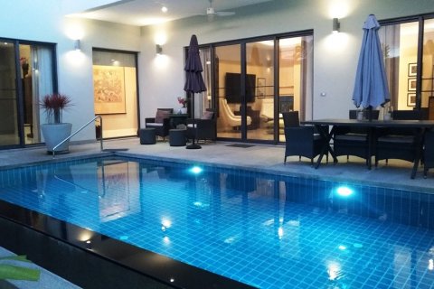 Casa de 3 dormitorios en Pattaya, Tailandia № 67572 - foto 2