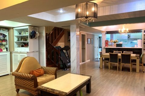 Townhouse in Bangkok, Thailand 4 bedrooms № 66516 - photo 8