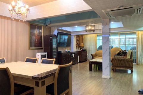 Townhouse in Bangkok, Thailand 4 bedrooms № 66516 - photo 4