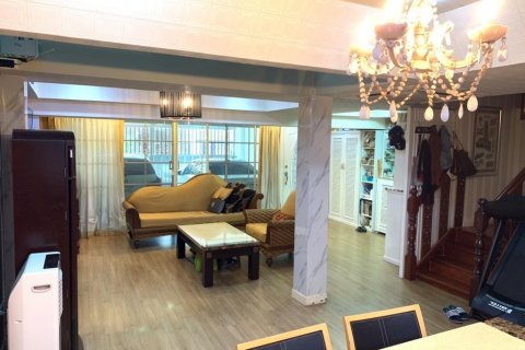 Townhouse in Bangkok, Thailand 4 bedrooms № 66516 - photo 3