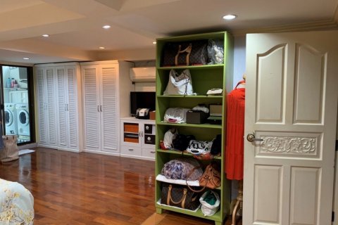 Townhouse in Bangkok, Thailand 4 bedrooms № 66516 - photo 17