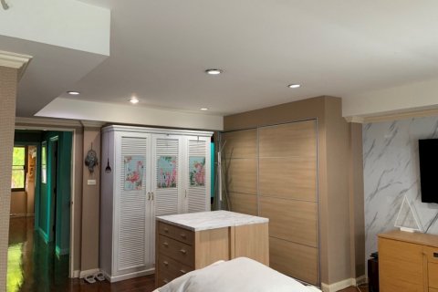 Townhouse in Bangkok, Thailand 4 bedrooms № 66516 - photo 18