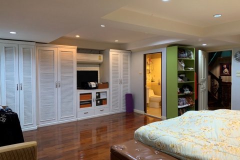 Townhouse in Bangkok, Thailand 4 bedrooms № 66516 - photo 15