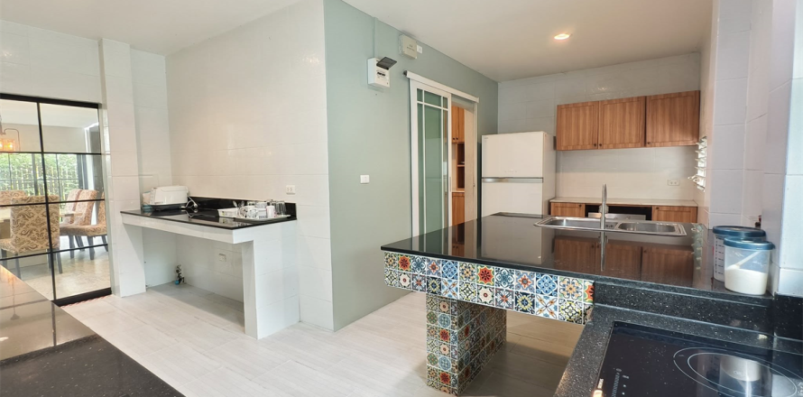 Haus in Bangkok, Thailand 6 Schlafzimmer № 189135