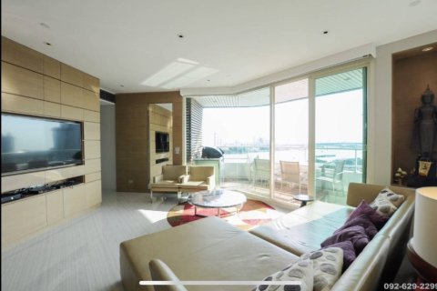 Condominio de 3 dormitorios en Khlong San, Bangkok, Tailandia № 149697 - foto 3