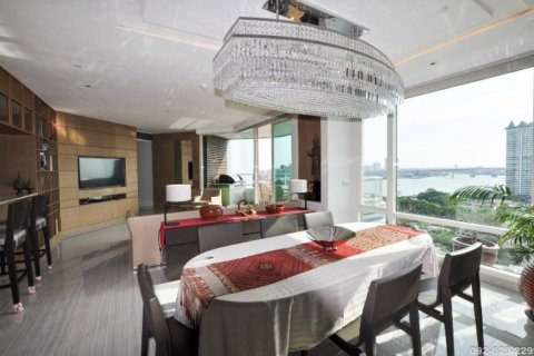Condo in Khlong San, Bangkok, Thailand, 3 bedrooms  № 149697