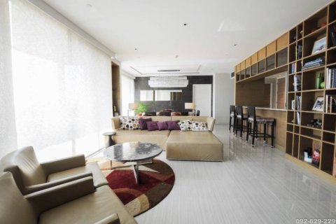 Condominio de 3 dormitorios en Khlong San, Bangkok, Tailandia № 149697 - foto 2