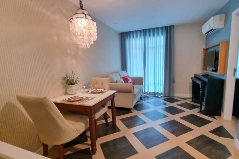 Apartamento de 2 habitaciones en Pattaya, Tailandia № 220564 - foto 4