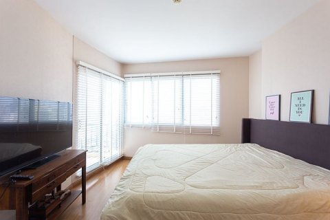 Condominio de 2 dormitorios en Huai Khwang, Bangkok, Tailandia № 136849 - foto 4