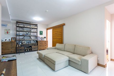 Condominio de 2 dormitorios en Huai Khwang, Bangkok, Tailandia № 136849