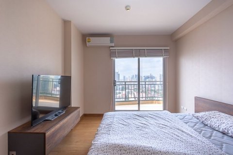 Condominio de 2 dormitorios en Huai Khwang, Bangkok, Tailandia № 136849 - foto 3