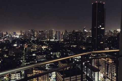 Condominio de 2 dormitorios en Huai Khwang, Bangkok, Tailandia № 136849 - foto 9