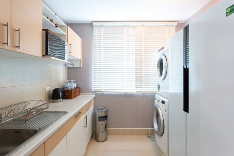 Condominio de 2 dormitorios en Huai Khwang, Bangkok, Tailandia № 136849 - foto 6