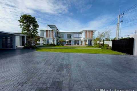 Haus in Pattaya, Thailand 5 Schlafzimmer № 233887 - Foto 2