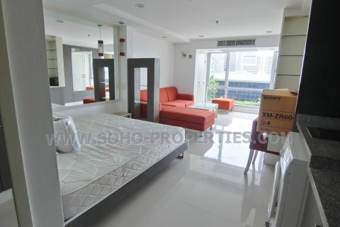 Studio dans le Condo à Bangkok, Thaïlande  № 144081 - photo 2