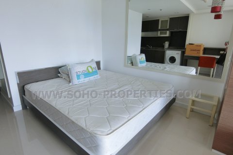 Studio dans le Condo à Bangkok, Thaïlande  № 144081 - photo 4