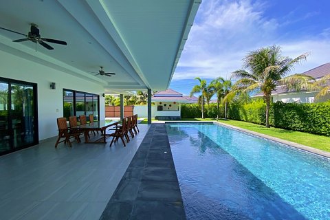 Chalet de 3 dormitorios en Hua Hin, Tailandia № 168660 - foto 16