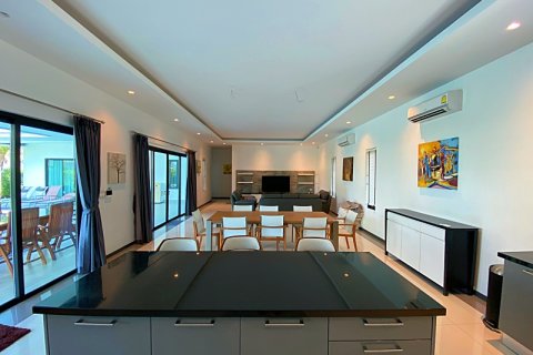 Chalet de 3 dormitorios en Hua Hin, Tailandia № 168660 - foto 21