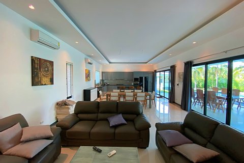 Chalet de 3 dormitorios en Hua Hin, Tailandia № 168660 - foto 30