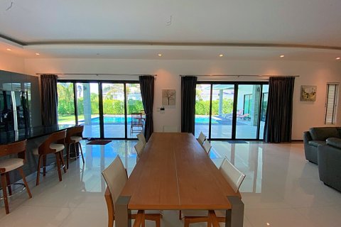 Chalet de 3 dormitorios en Hua Hin, Tailandia № 168660 - foto 27