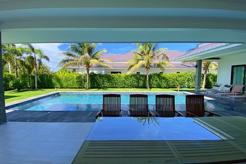 Chalet de 3 dormitorios en Hua Hin, Tailandia № 168660 - foto 14